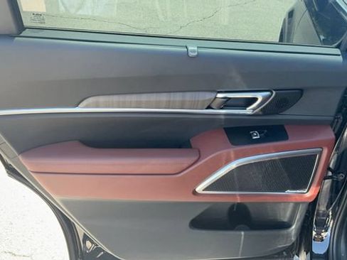 Used 2025 Kia Telluride SX w/ SX Captain's Chair Package AWD/4WD image 14