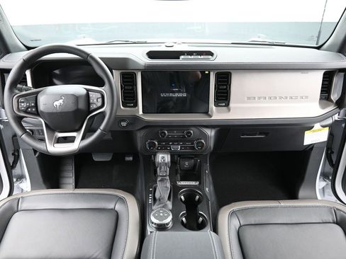 New 2025 Ford Bronco Outer Banks image 16