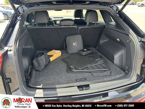 Certified 2023 Volkswagen Atlas Cross Sport SEL R-Line AWD/4WD image 11