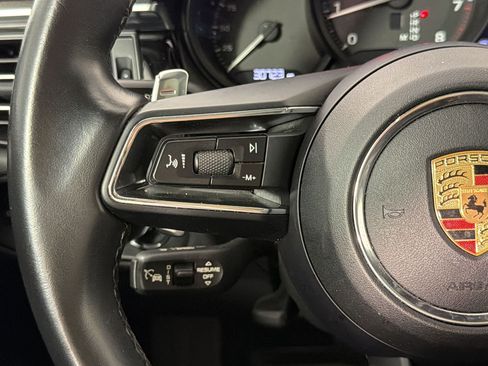 Certified 2024 Porsche Macan AWD/4WD image 16