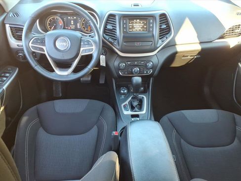 Used 2017 Jeep Cherokee Latitude image 16