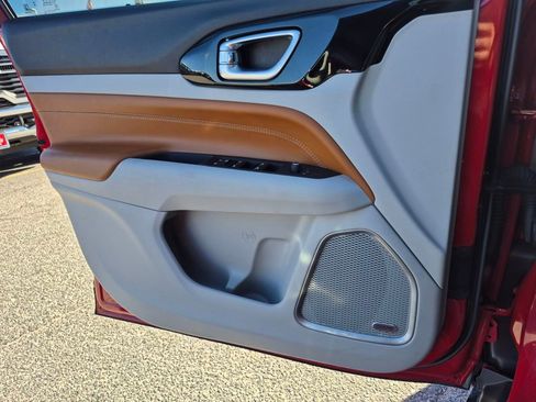 Used 2024 Jeep Compass Limited w/ Sun and Sound Group image 17