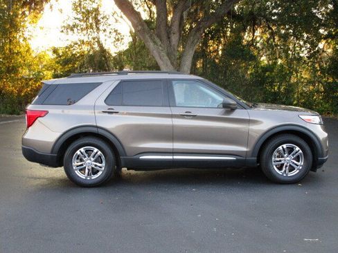 Used 2021 Ford Explorer XLT w/ Equipment Group 202A RWD image 8
