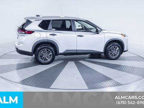 Used 2024 Nissan Rogue S image 11