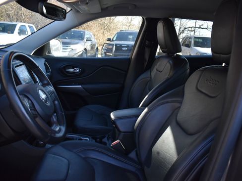 Used 2021 Jeep Cherokee Latitude Lux w/ Comfort/Convenience Group image 14