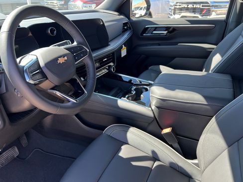 New 2026 Chevrolet Suburban Premier image 16