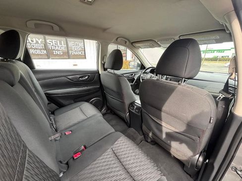 Used 2017 Nissan Rogue S image 27