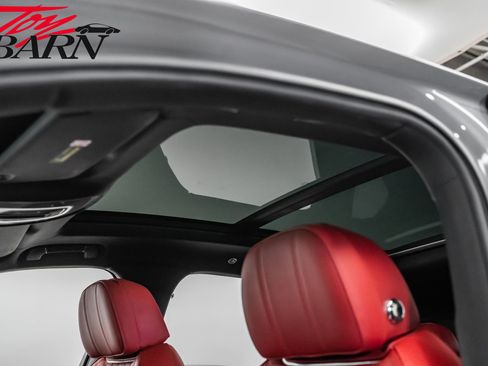 Used 2022 Bentley Bentayga image 26