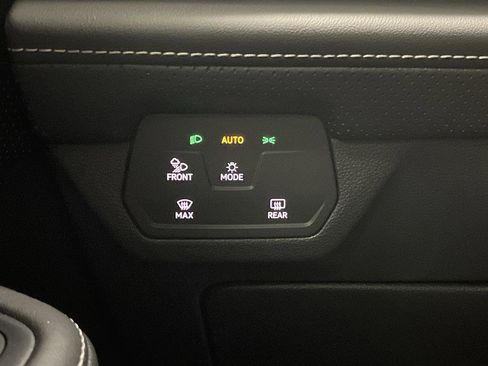 Used 2024 Volkswagen Atlas Cross Sport SE w/ Panoramic Sunroof Package image 24