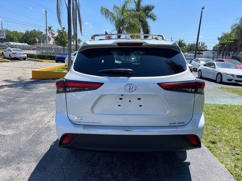 Used 2022 Toyota Highlander XLE AWD/4WD image 6