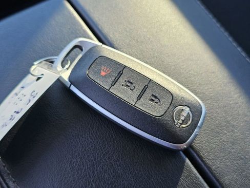 Used 2024 Nissan Rogue S image 31