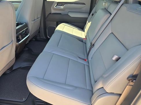 New 2026 GMC Sierra 1500 SLT image 9