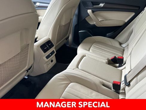 Used 2023 Audi Q5 2.0T Premium w/ Convenience Package AWD/4WD image 11