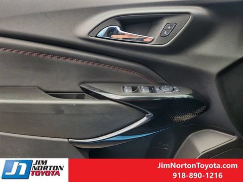 Used 2025 Chevrolet Trax RS w/ Driver Confidence Package FWD image 24