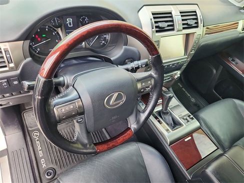 Used 2017 Lexus GX 460 Premium w/ Premium Package image 10