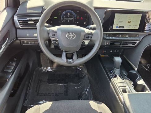 Used 2025 Toyota Camry LE FWD image 7
