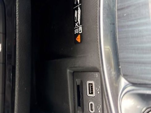 Used 2022 Buick Enclave Essence w/ Sport Touring Edition image 76