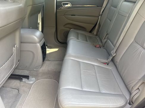 Used 2013 Jeep Grand Cherokee Laredo AWD/4WD image 28