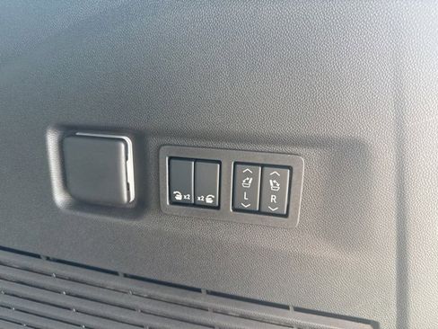 New 2025 GMC Yukon XL Denali w/ Denali Reserve Package image 33