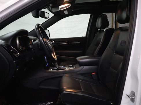 Used 2019 Jeep Grand Cherokee Overland AWD/4WD image 16