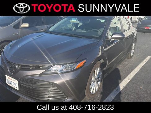 Used 2018 Toyota Camry LE FWD image 1