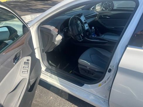 Used 2020 Toyota Avalon XLE FWD image 3