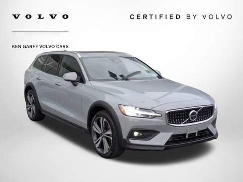 Certified 2025 Volvo V60 B5 Cross Country Plus image 1