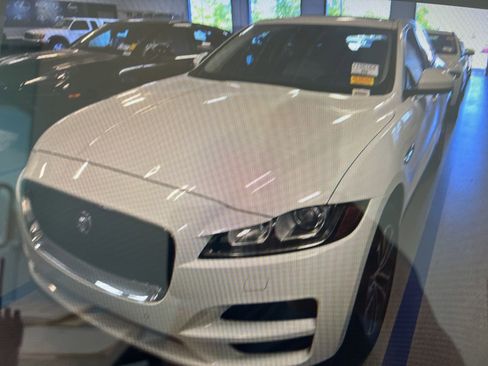Used 2020 Jaguar F-PACE Premium AWD/4WD image 16