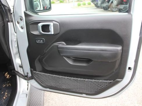Used 2023 Jeep Wrangler Unlimited Sport AWD/4WD image 28