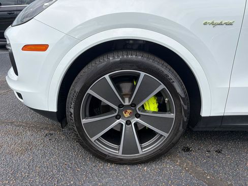 Used 2023 Porsche Cayenne AWD/4WD image 22