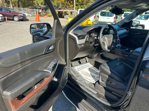 Used 2017 GMC Yukon XL SLT w/ Premium Edition image 33