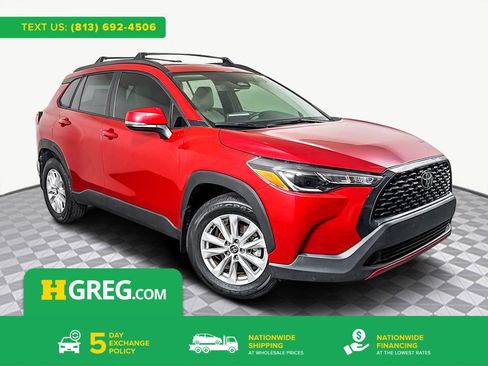 Used 2024 Toyota Corolla Cross LE image 1