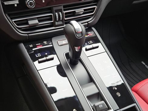 New 2026 Porsche Macan image 20