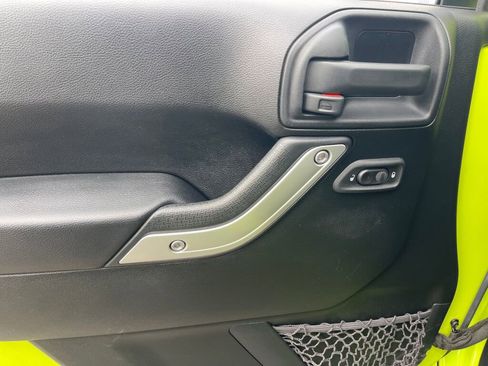 Used 2016 Jeep Wrangler Rubicon w/ Power Convenience Group image 10