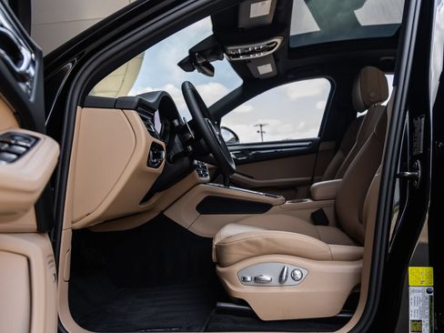 New 2026 Porsche Macan AWD/4WD image 21
