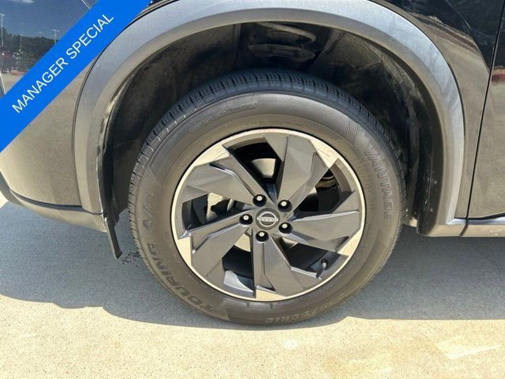 Used 2024 Nissan Rogue SV AWD/4WD image 7
