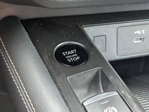 Used 2025 Nissan Kicks SV AWD/4WD image 22