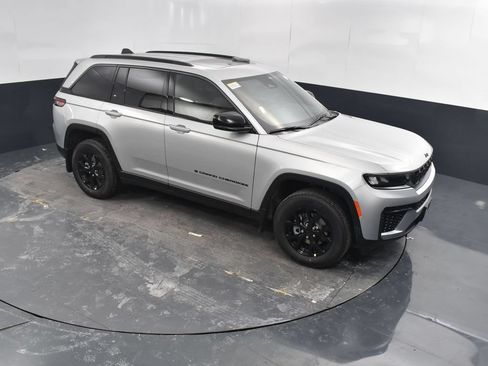 New 2026 Jeep Grand Cherokee Altitude AWD/4WD image 28