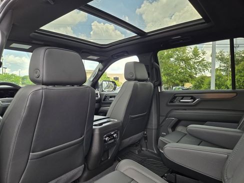Used 2026 GMC Yukon XL Denali w/ Sun & Power Step Package AWD/4WD image 17