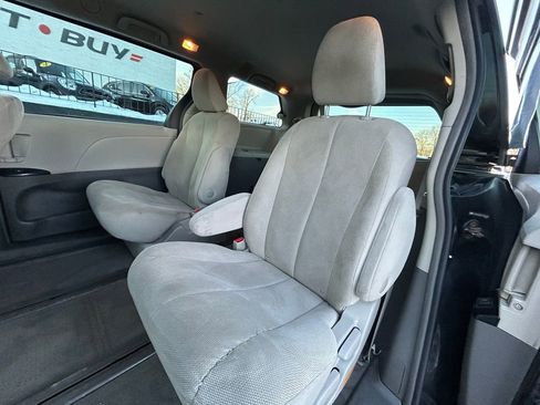 Used 2012 Toyota Sienna image 16