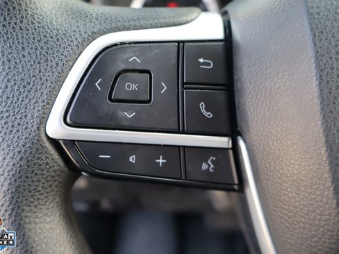 Used 2022 Toyota Highlander L FWD image 16