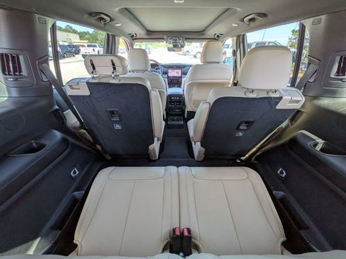 Used 2025 Jeep Grand Cherokee L Limited RWD image 35