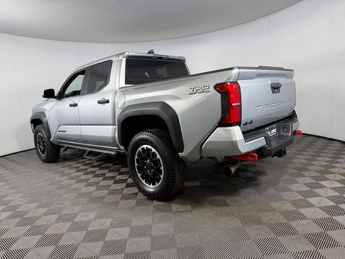 Used 2025 Toyota Tacoma TRD Off-Road AWD/4WD image 9