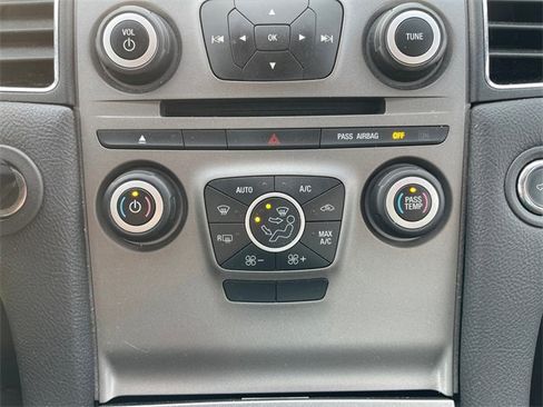 Used 2015 Ford Taurus SEL image 23