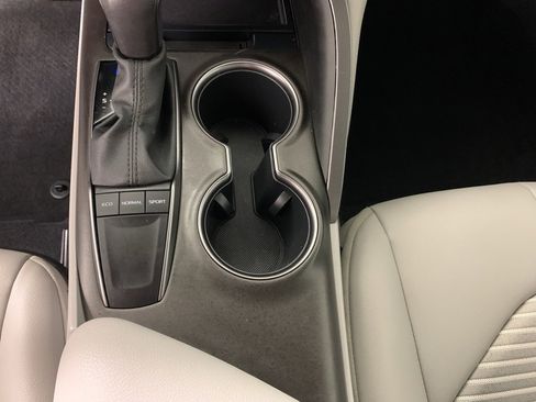 Used 2022 Toyota Camry SE image 26