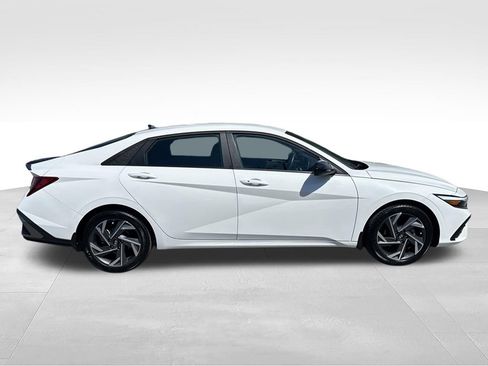 Certified 2025 Hyundai Elantra Sport FWD image 8