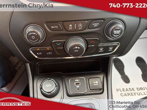 Used 2021 Jeep Cherokee Latitude Lux w/ Mopar Interior Package AWD/4WD image 20