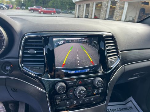 Used 2019 Jeep Grand Cherokee Limited AWD/4WD image 16