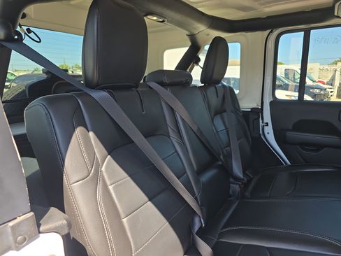 Used 2023 Jeep Wrangler Sahara image 12