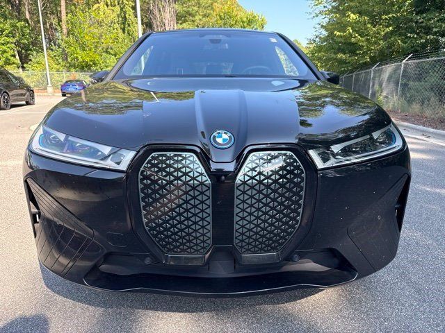 Used 2024 BMW iX xDrive50 w/ Premium Package AWD/4WD image 10